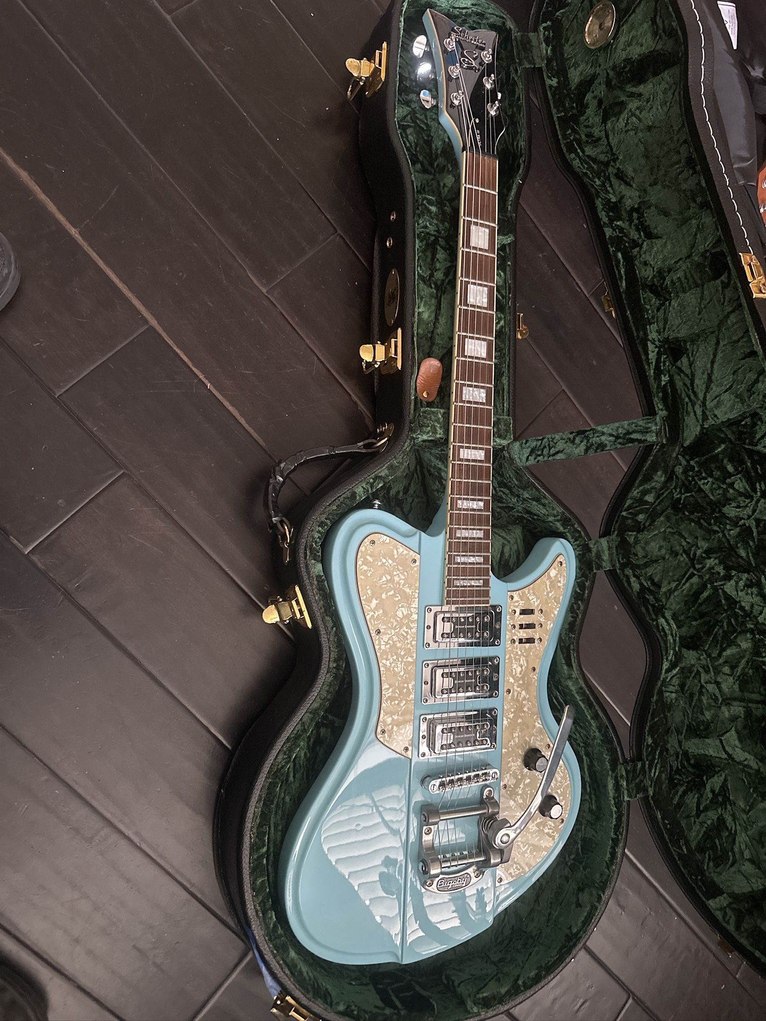 🎸 Schecter Ultra III – Vintage Blue w/ Bigsby + Hard Case