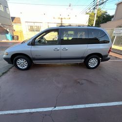 1999 Plymouth Voyager