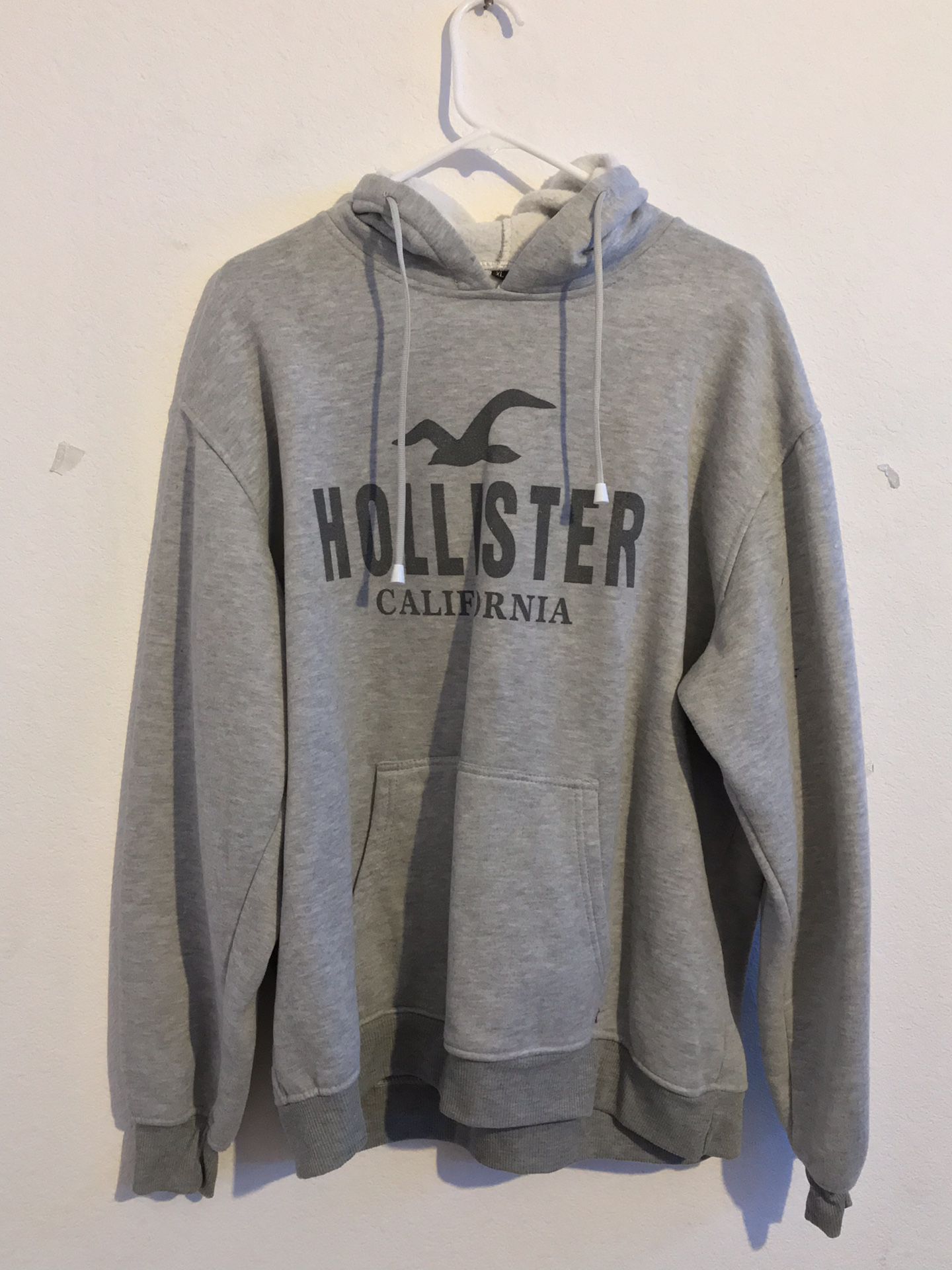 Hollister hoodie. Size: XL