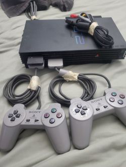 PLAYSTATION 2 WITH WIRES AND CONTROLS