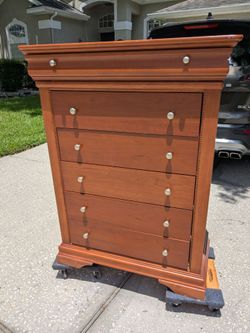 Dresser 6 drawers all wood