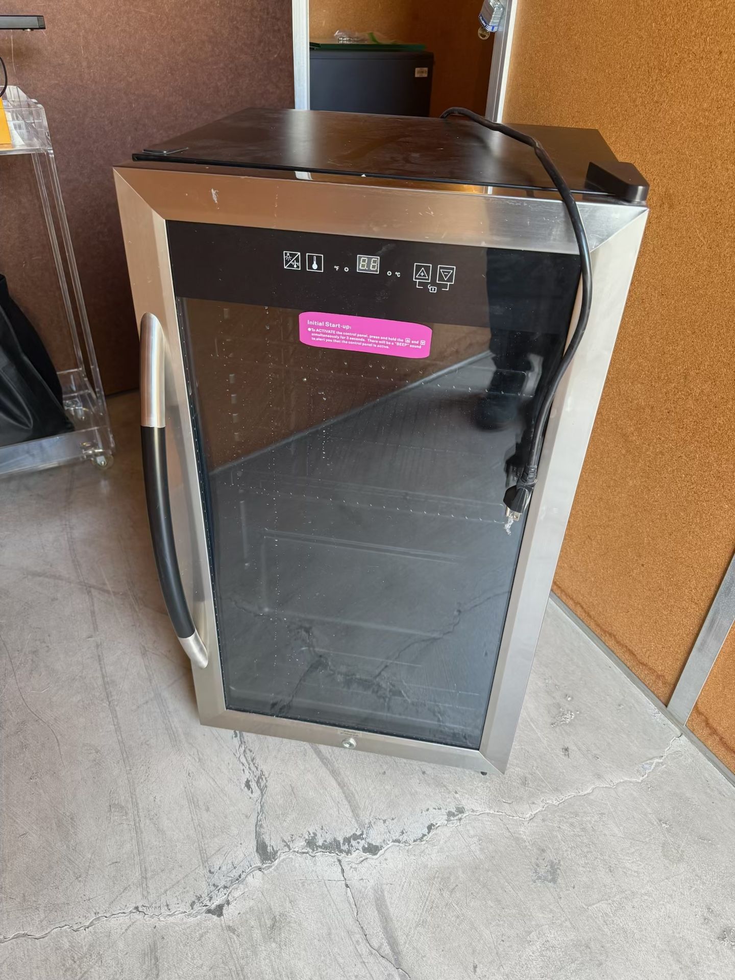 Avanti Mini fridge