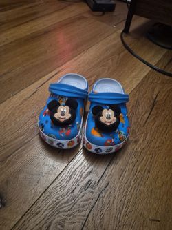 Mickey crocs