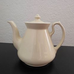 Vintage Hall Philadelphia StyleTeapot - Creamy / Pale Yellow