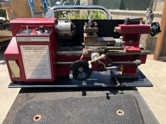 Harbor freight CENTRAL MACHINERY 7 inch x 10 inch Precision Benchtop Mini Lathe tool with extra bits and pieces