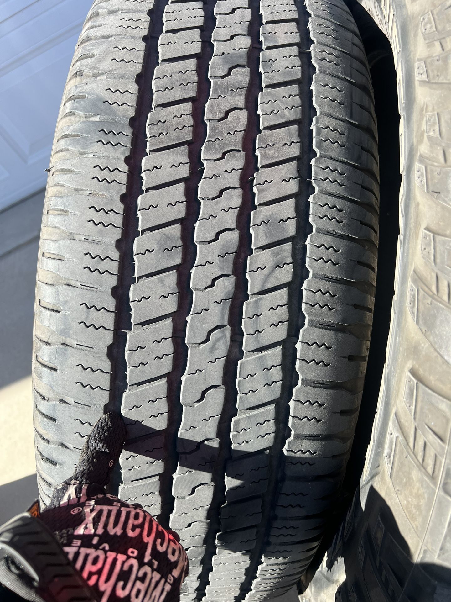 Goodyear Wrangler 275/ 60R20