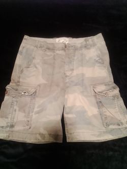 34 Hollister Vintage Camo Shorts. Heavy, great condition. Mens shorts