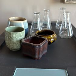 4 Beakers And 4 Small Planters 