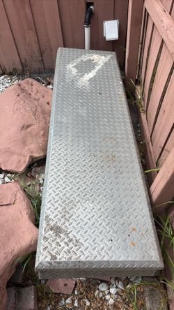 Pick up truck tool box