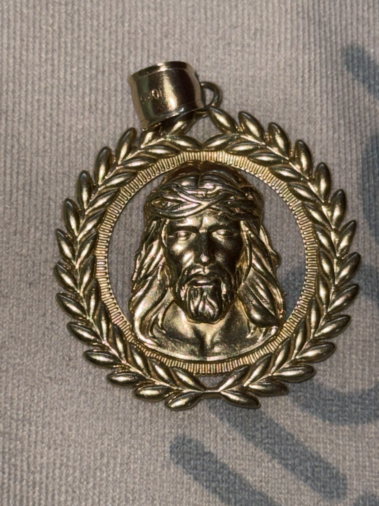 10k hollow jesus pendant gold