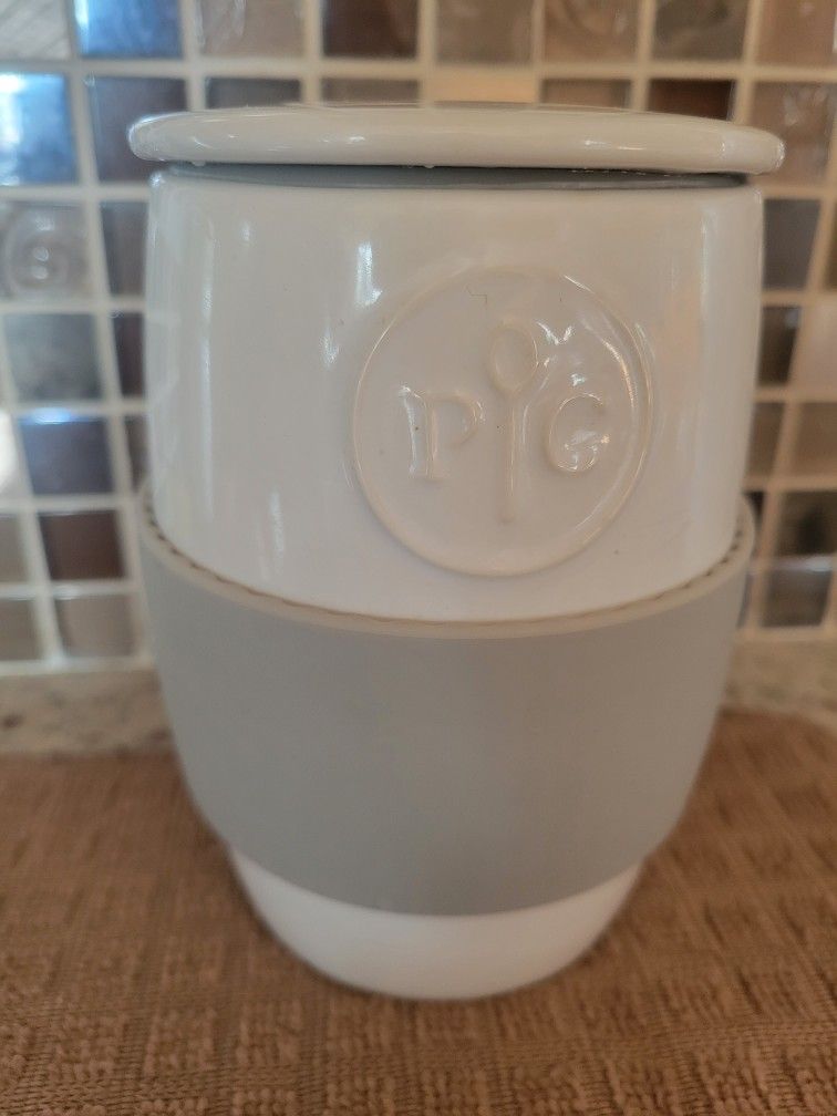 Pampered Chef Microwave Egg Cooler