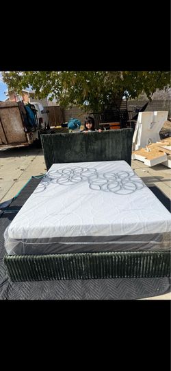 Queen bed frame w mattress