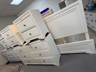 Queen bedroom set (FREE 24H DELIVERY AND SETUP)