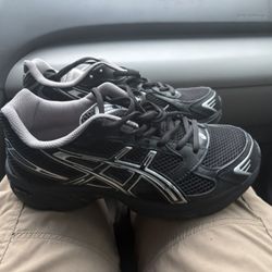 Black ASICS Sz9