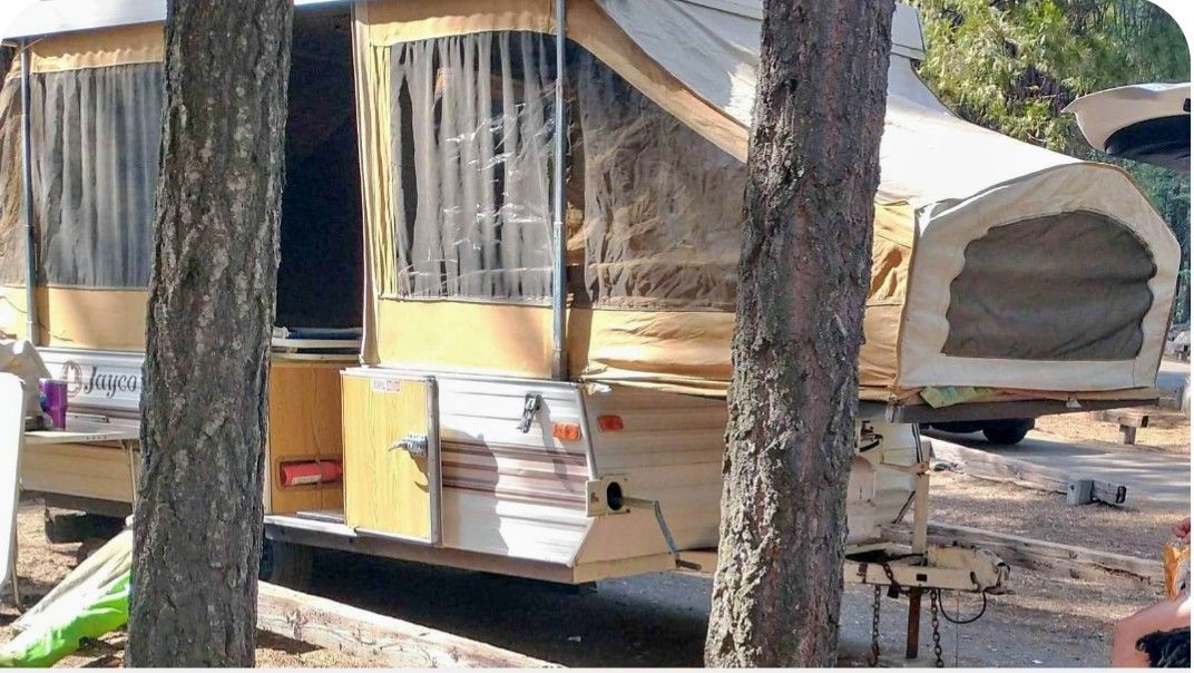 1984 Pop Up Camper $800.