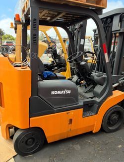 Komatsu forklift  - Commercial Grade Equipment