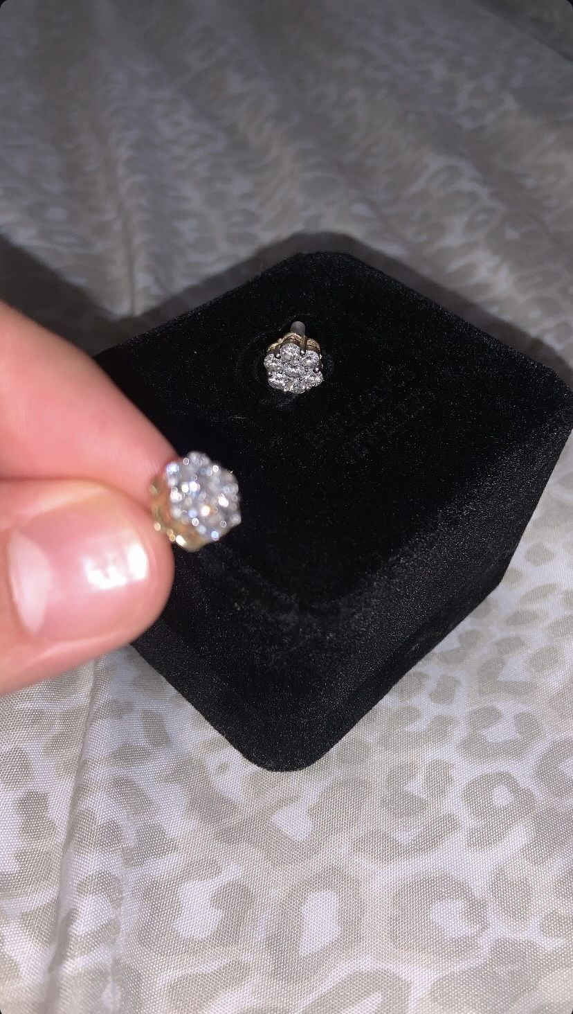 Honey Comb/Flower Set.  Natural Diamond Earrings!