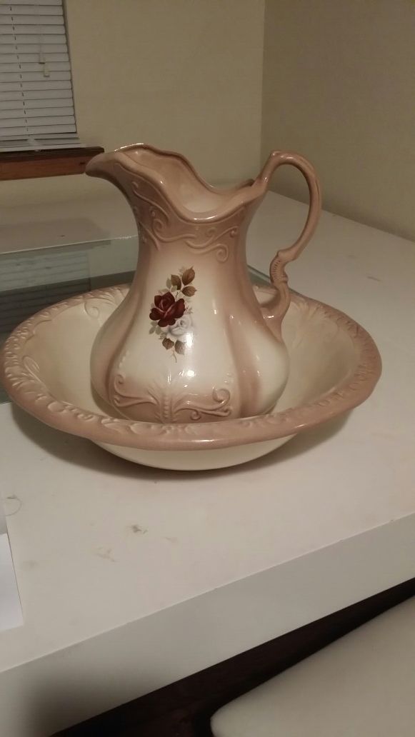Vintage 1890's ironstone england washbowl and pitcher