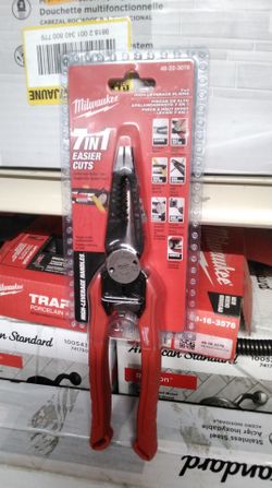 MILWAUKEE 7 IN 1 HIGH  - LEVERAGE PLIERS