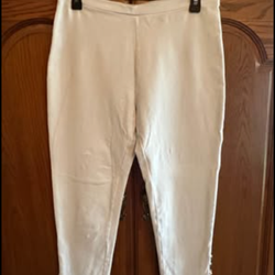 Ladies white cropped leggings. Yorktown And Staples Area