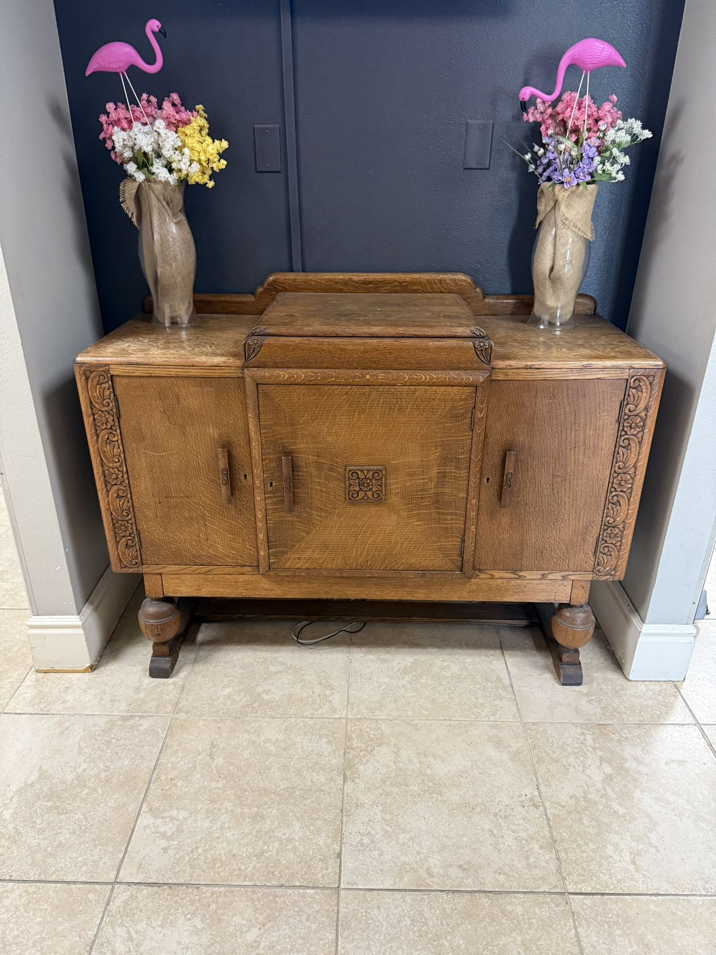 Antique Oak Sideboard / Buffet Cabinet (1920s–40s)