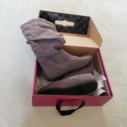New Size 8 Women's Grey Suede Flat Boot