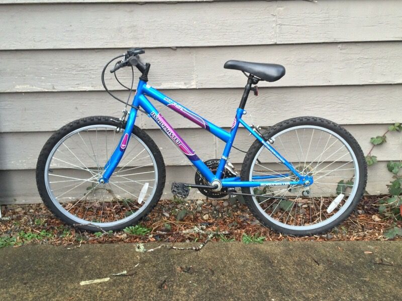 18" Women's Mt Fury Roadmaster 15 speed Mountain Bike.