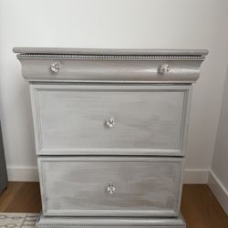 Elegant 3-Drawer Silver Dresser