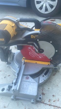 DEWALT DW716 12” DOUBLE BEVEL COMPOUND MITER SAW 15A.