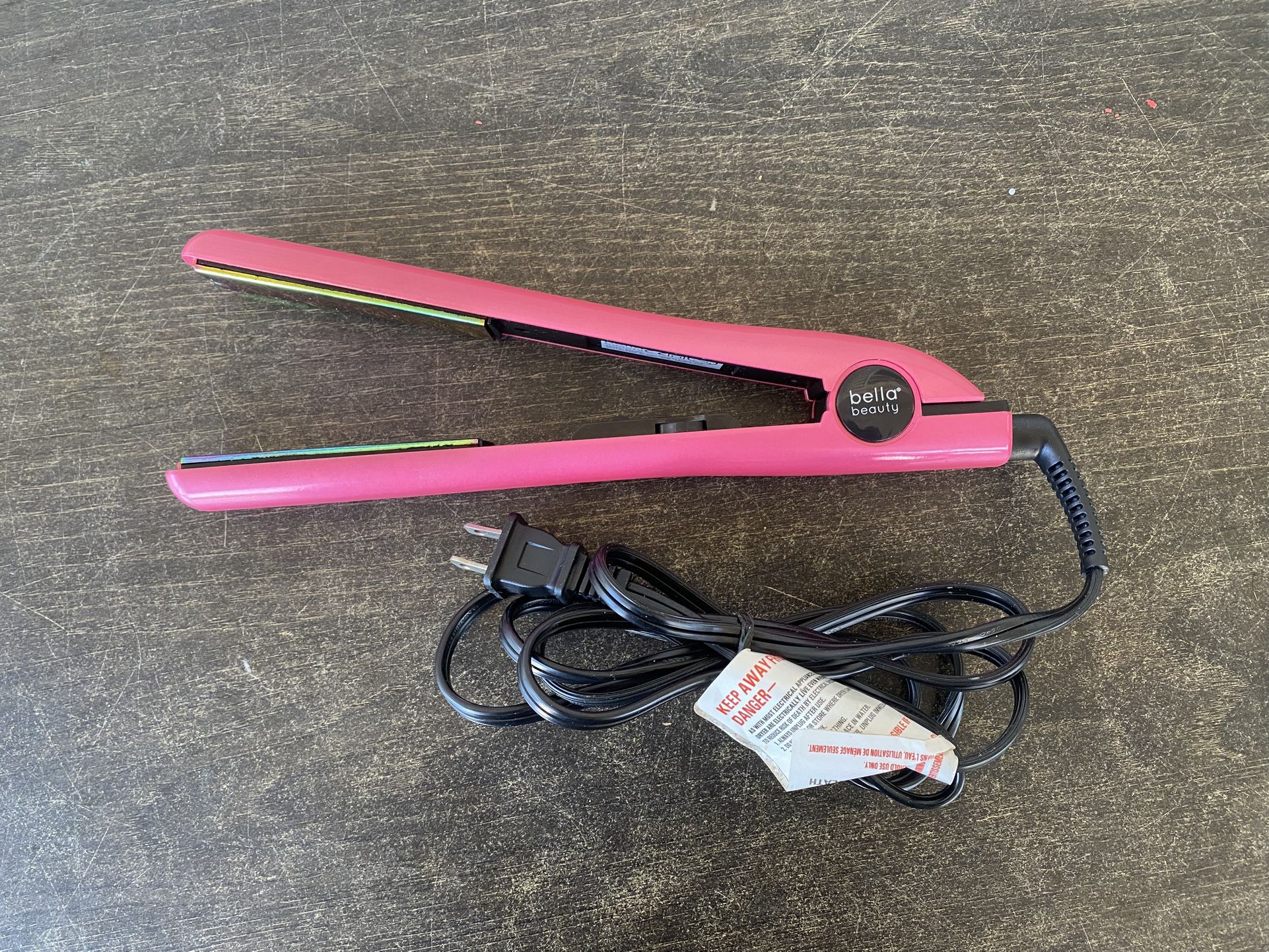 Hair straightener with thermal carrying cover. Bella Beauty.