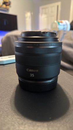 Canon RF 35mm F1.8 Macro IS STM