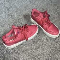 Nike Women’s Sneakers 7.5