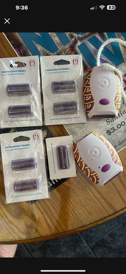 2 Clio Shavers And 7 Replacement Blades