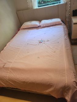 Queen bed frame and matress
