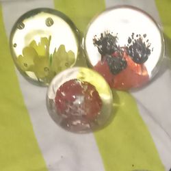 Glass Paper Weights Latger Then Stand Size And So Unique..buying All 3