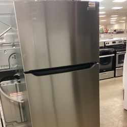 Frigidaire 18 cu.ft. Top Freezer Refrigerator In Stainless Steel New Scratch And Dent 