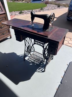 Singer Sewing Machine (1928)