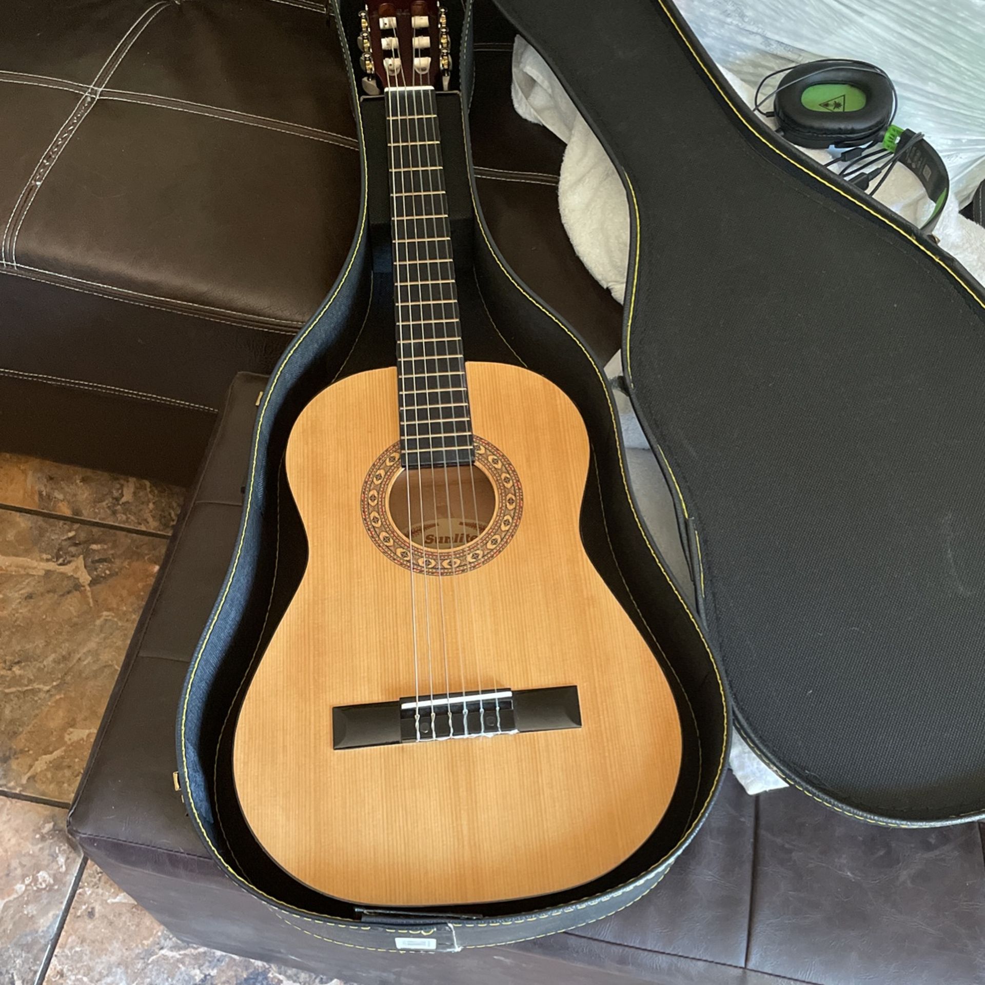 Sunlite guitar 2024