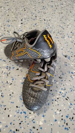 Soccer shoes
