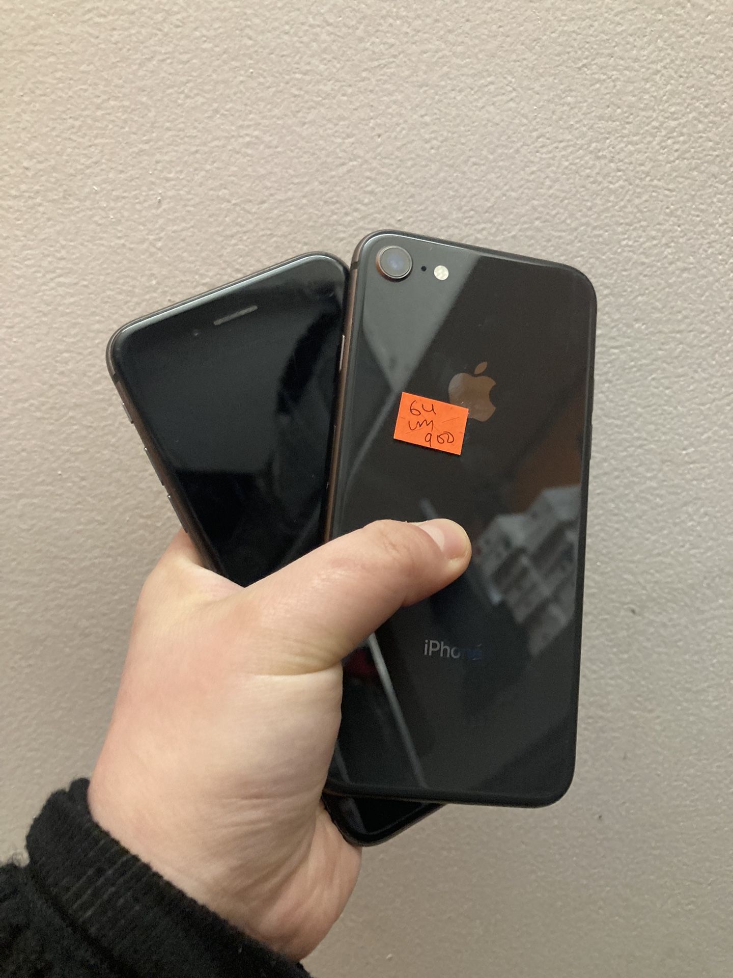 Factory Unlocked Iphone 8 64 gb comes with store warranty