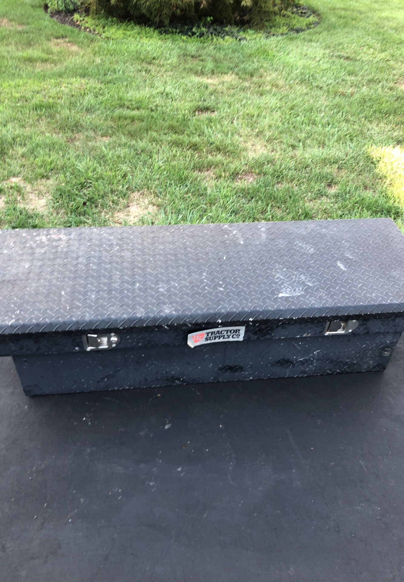 Pick up truck toolbox