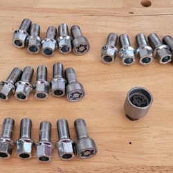 Vw Audi Oem Lug Bolts With Lock And Key