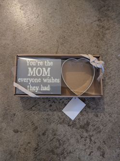 Mom Sentiment Plaque and Heart Frame Gift Set
