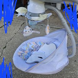Fisherprice Baby swing in Excellent condition. 
Wire cord is included. Batteries are needed and is included. Has music.