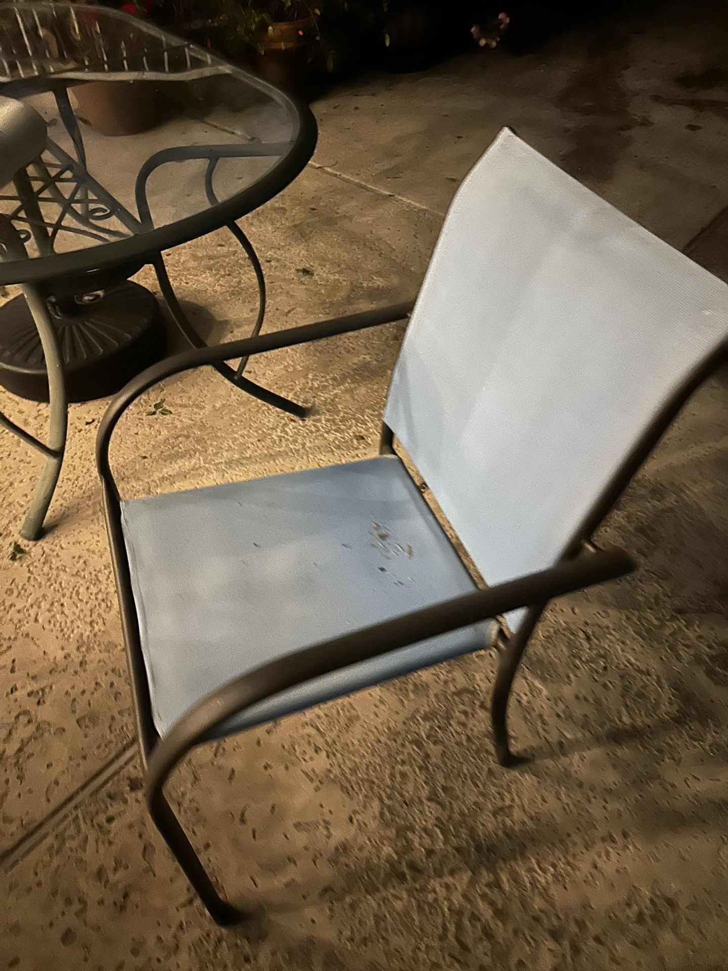 Patio Table-5 Feet W/6 Chairs And Chair Pads