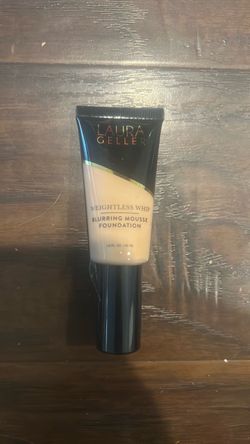 Laura Geller Weightless Whip Blurring Mousse Foundation