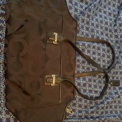 Black Coach Purse In Great Condition No Wearing Or Damage!