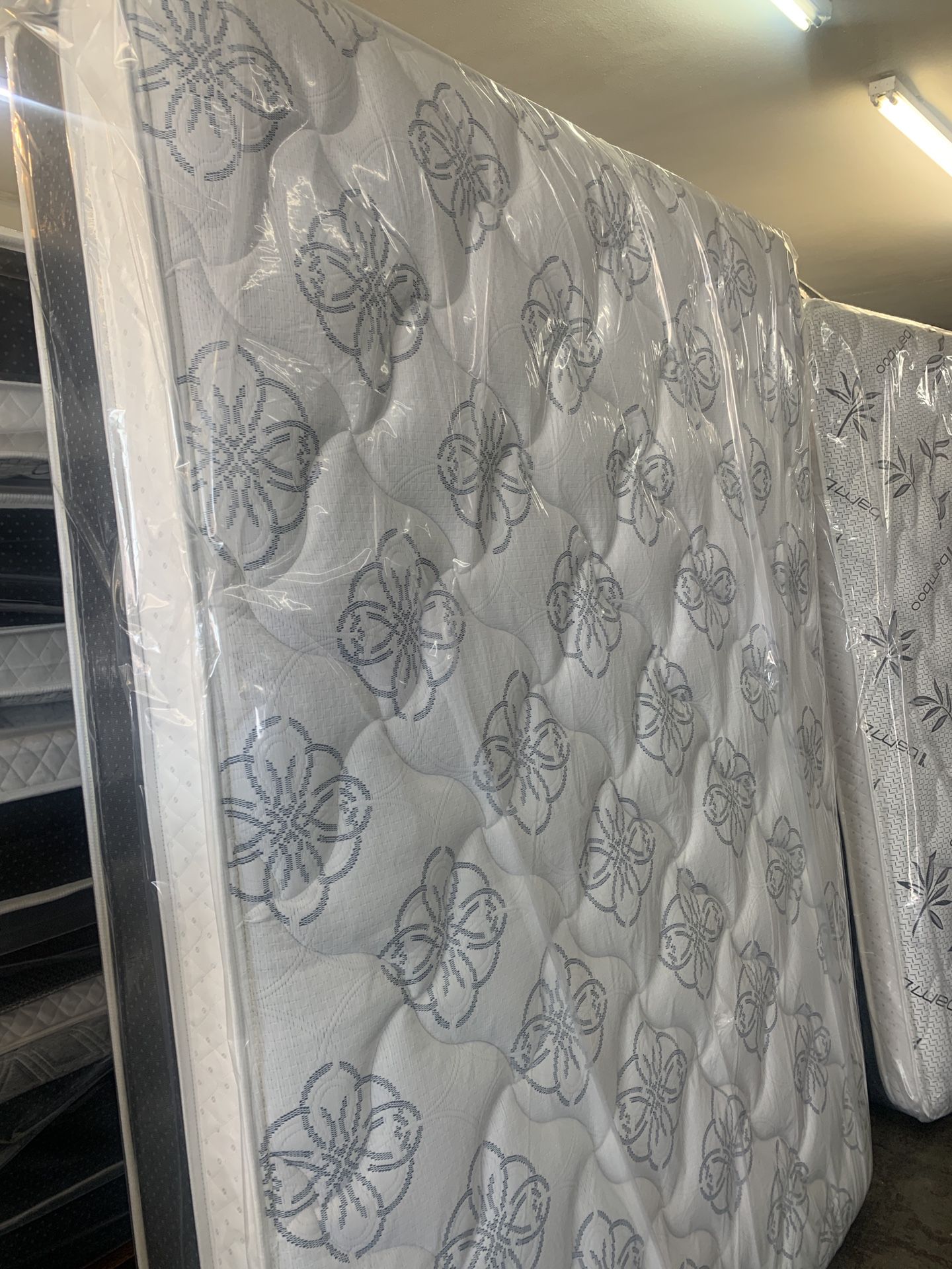 LOCATED IN LOS ANGELES $20 Delivery Fee ‼️ BRAND NEW PILLOW TOP MATTRESSES? COLCHONES NUEVOS PILLOW TOP ? Queen $120 ❌ $180 With Box Spring ?? FU