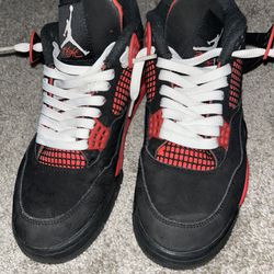 (Only Worn Once) Jordan 4 Red Thunders Men Size 8.5