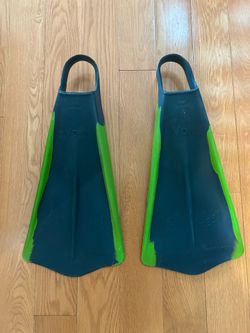 Duck Feet Fins Voit Medium  Mens 7-8 Women’s 8-9.5 Good Condition Jr Lifeguards